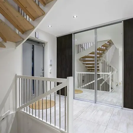 Séjour chez l'habitant Living With The Host And The Dog Comfortable Double In A House In